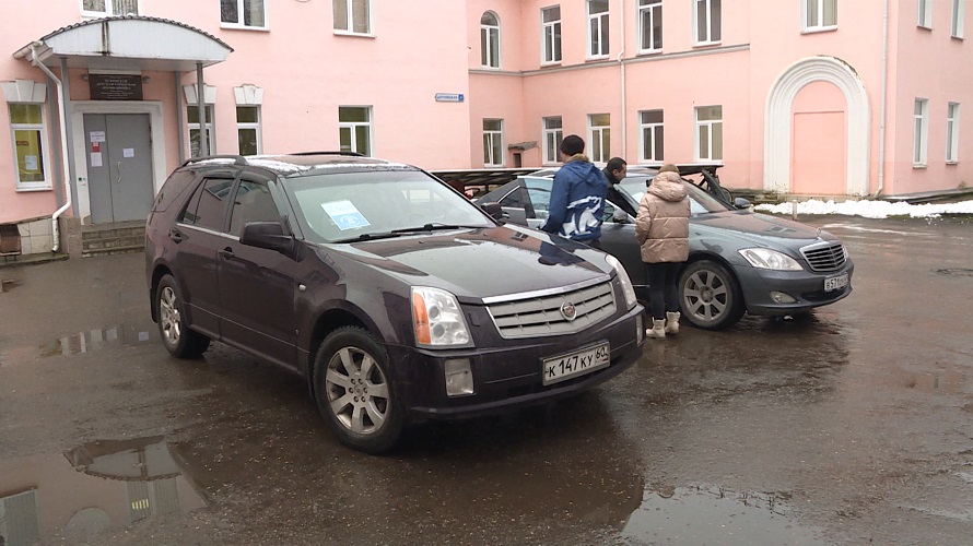 Псковские единороссы организовали акцию «Автоволонтёрство». Какую помощь получили медики?