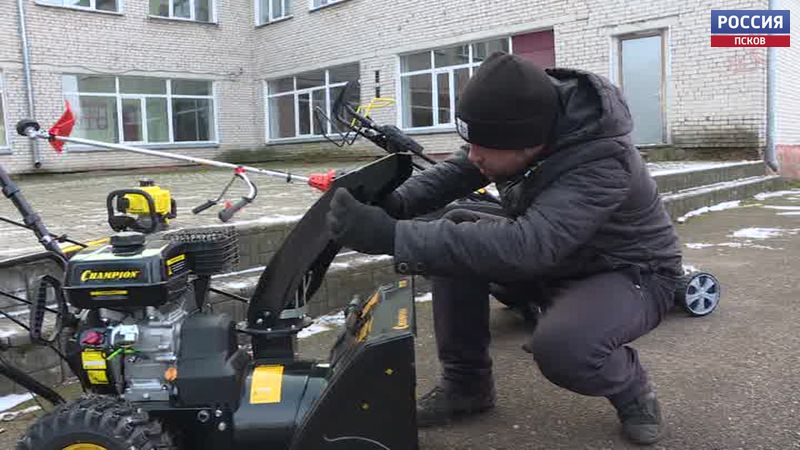 В Новоржевской средней школе трудоустроили инвалида