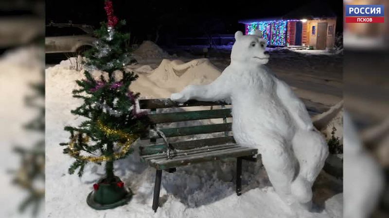 Пользователи соцсетей делятся фотографиями необычных снеговиков