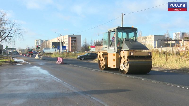 Новое усиленное покрытие уложили дорожники на перекрестке улиц Леона Поземского и Чудской