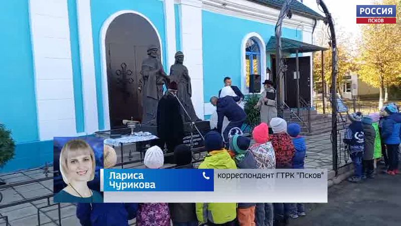 Памятник Петру и Февронии освятили в Новосокольниках 