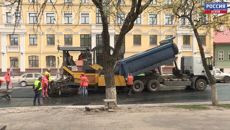 На Октябрьском проспекте из-за укладки асфальта ограничивают движение 