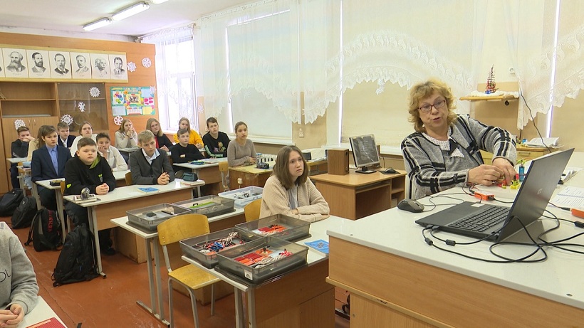 В гдовской школе появилось оборудование для проведения экспериментов