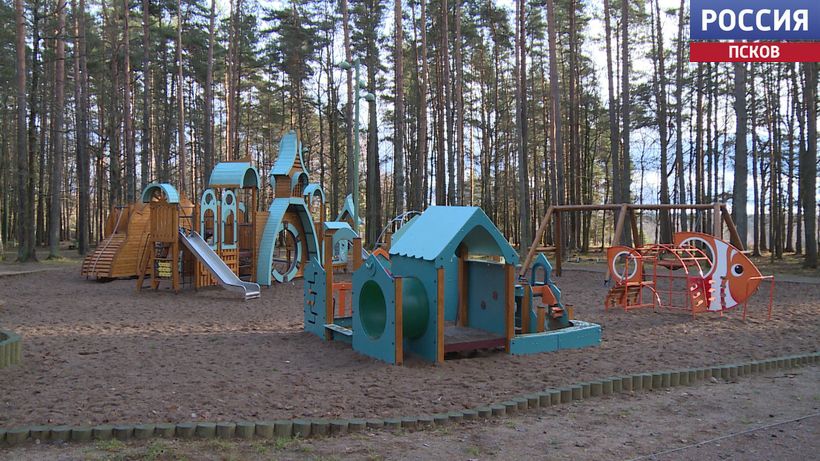 И для малышей и для пенсионеров. В Пушкинских Горах завершается строительство парка 