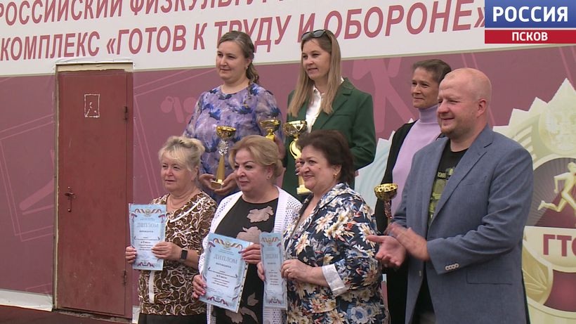 Победителям городской спартакиады "Школьные игры" вручили призы