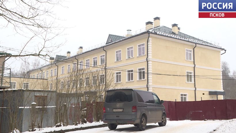 Просторные кабинеты и современная аппаратура. В Печорах завершается строительство больницы