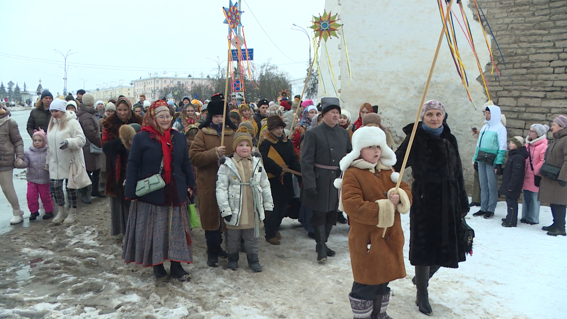 Звезды, колядки, песни и пляски. Рождественские гуляния провели сегодня псковичи на широкую ногу