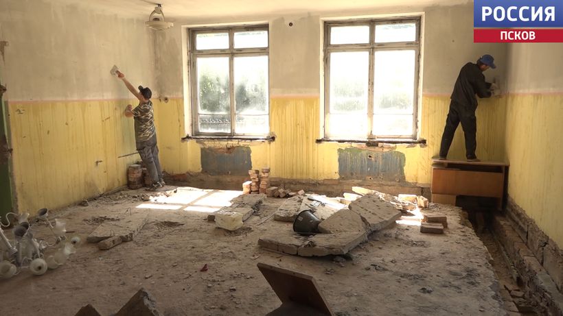Поменять сети и привнести свежих красок. Благодаря чему удалось отремонтировать сразу две школы в Великих Луках? 