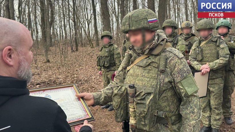 Псковичам вручили грамоты и медали "Александр Невский с дружиной"