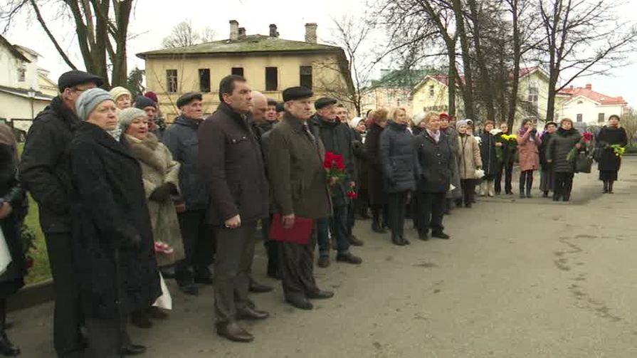 Мемориальную доску основателю хосписа имени Марфы-Марии Людмиле Степановой открыли сегодня в Пскове