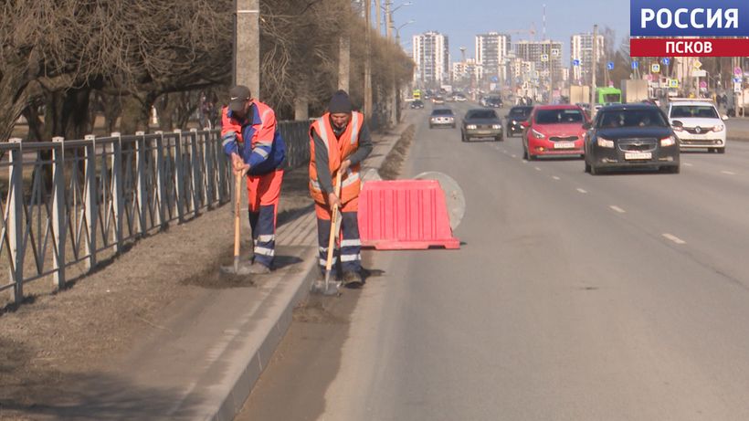 Остановки, дороги и тротуары. В Пскове наводят порядок после зимы