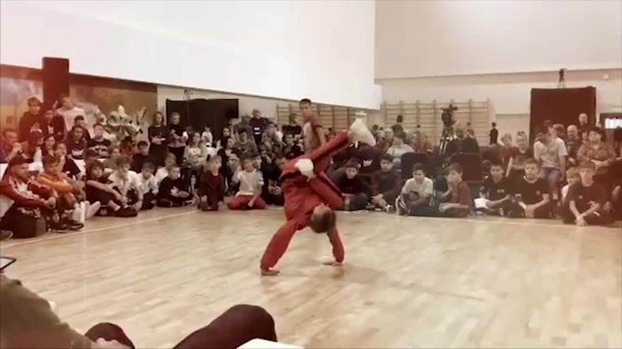 Псковские танцоры команды «Хоть отбавляй!» заявили о себе на Международном Чемпионате по брейкингу