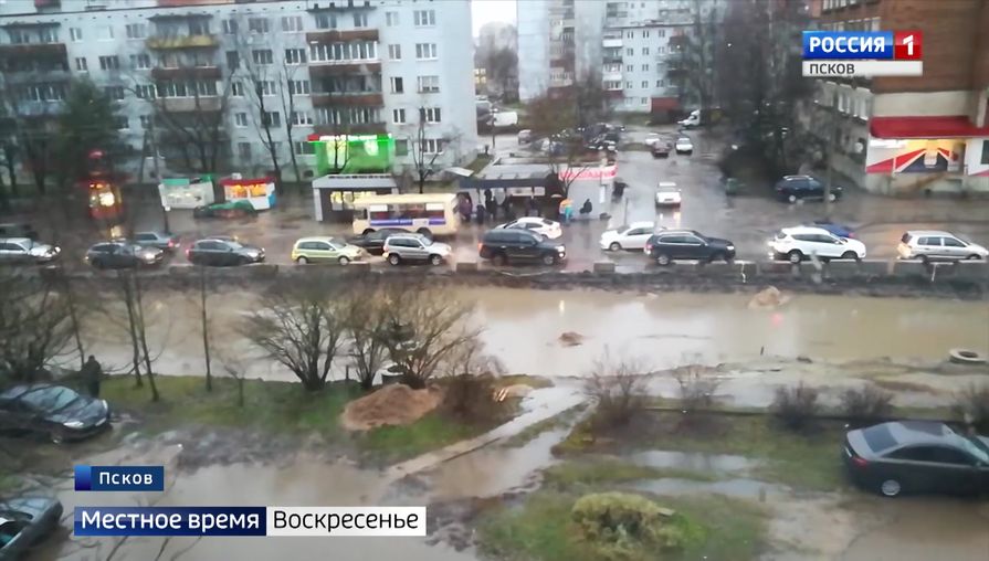 Последствия сильных дождей ощутили на себе псковичи