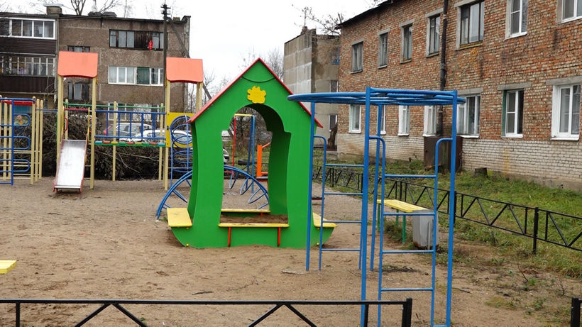 В Великих Луках отремонтировали 15 дворов