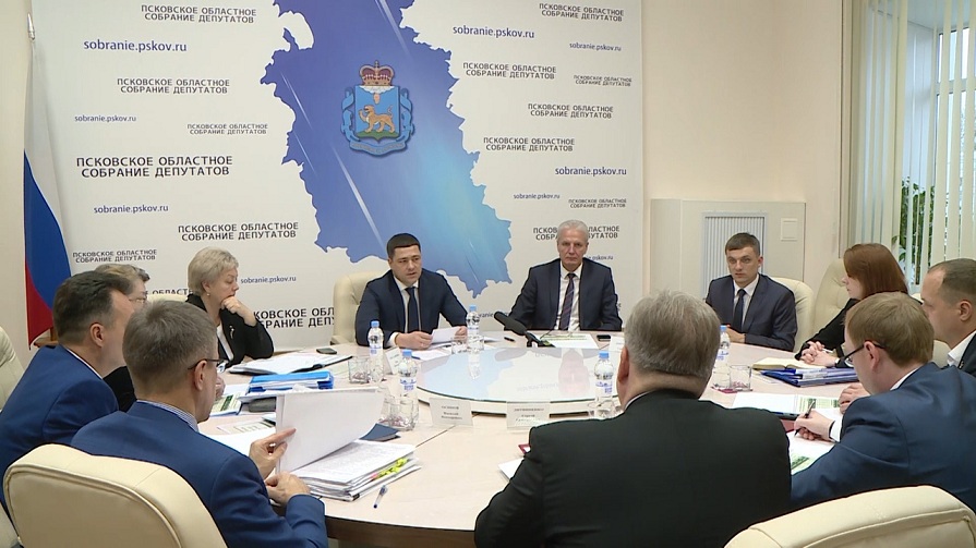 Параметры областного бюджета на 2020 год обсудили сегодня депутаты на встрече с губернатором