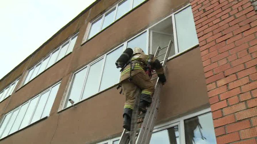 Сегодня в областном центре чествуют псковских пожарных