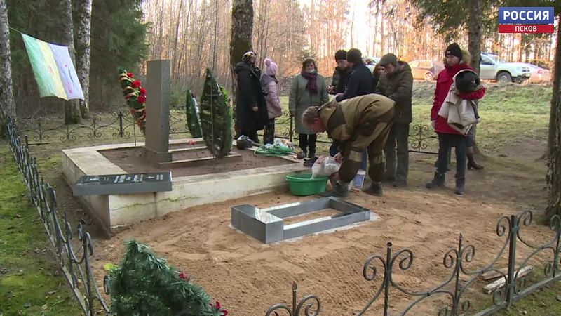 В Гдовском районе установили памятник лётчику Ивану Баранову