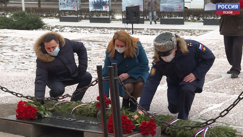 В Пскове почтили память солдат, погибших при защите Родины