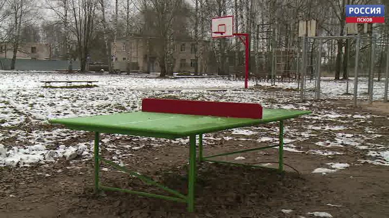 Новое спортивное оборудование появилось на площадке в микрорайоне по улице Вокзальной в Печорах