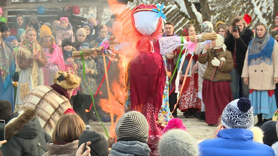 Песнями, плясками и угощениями проводили на Псковщине зиму