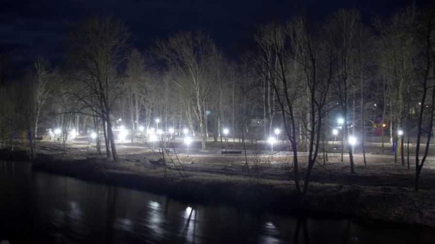 На территории городского вала в Опочке установили освещение