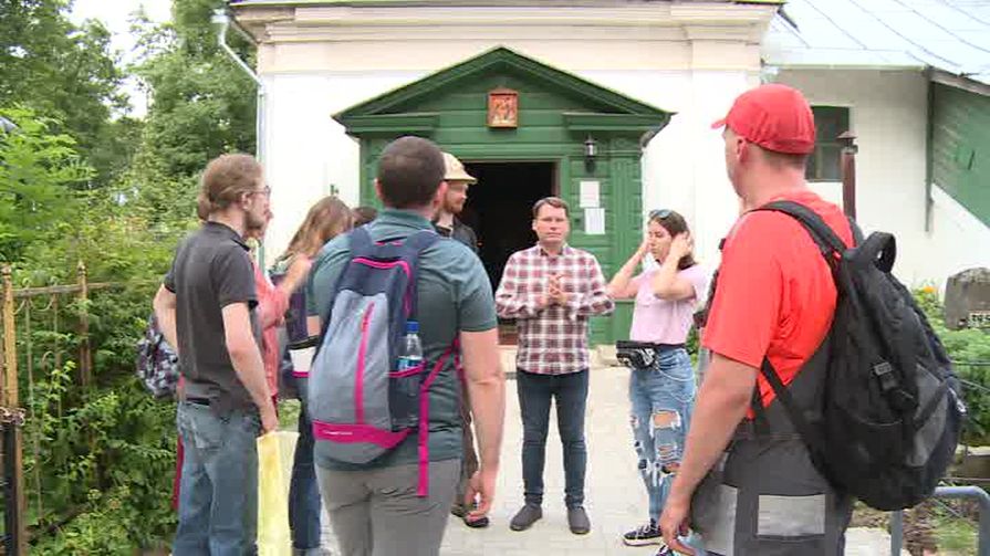 Иностранные студенты приехали в Псков для изучения надгробий