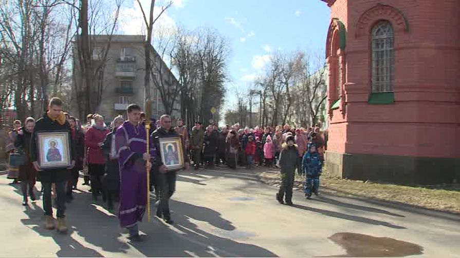 Крестный ход против коронавируса прошел накануне в псковских церквях