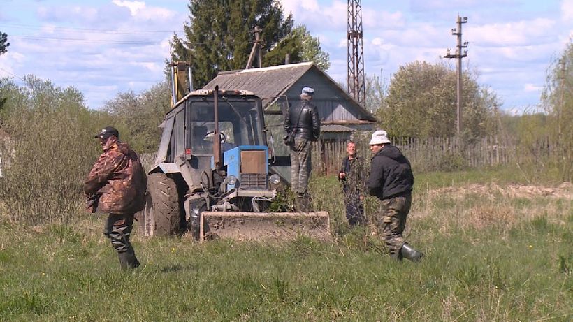 Фонтан в поле, а из крана жители деревни Воронцово собирают воду по капле 