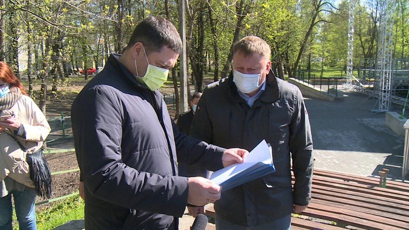 Михаил Ведерников проконтролировал ремонт дорог на улицах Яна Фабрициуса, Индустриальной и Леона Поземского 