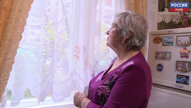 Пожилых псковичей на самоизоляции призывают обращаться за помощью волонтёров