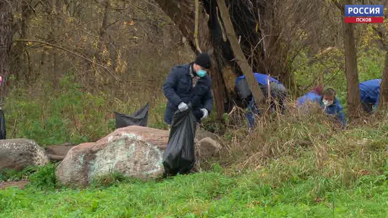 Пять тысяч великолучан приняли участие в большом осеннем субботнике