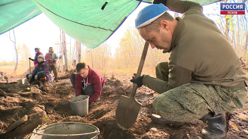 В Печорском районе археологи исследуют могильник «Усть-Смолка»