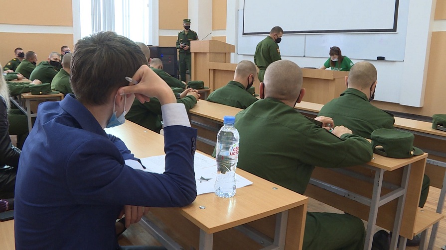 Военные, студенты, школьники сегодня писали «Диктант Победы» в Пскове