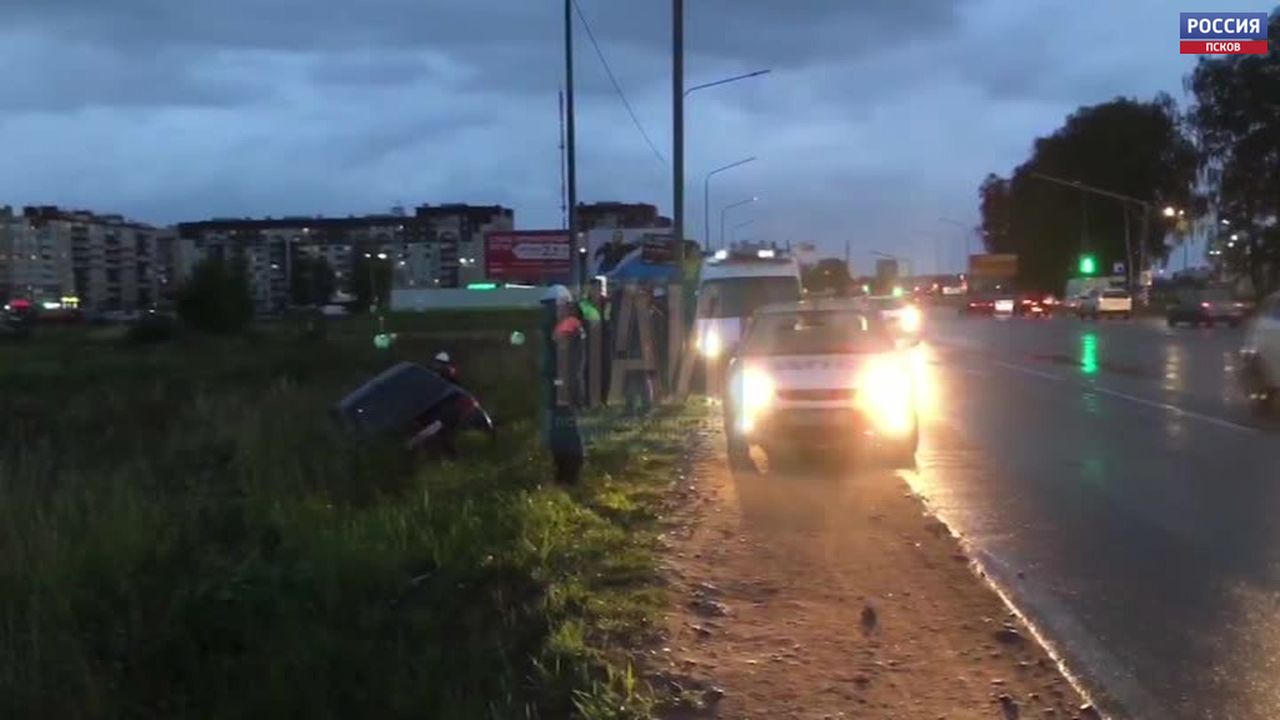 Железо иномарки и штаны пьяного водителя пострадали из-за вылета в кювет