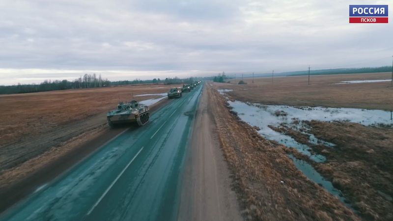 Псковские десантники совершили марш-бросок на полигоне «Струги Красные» 