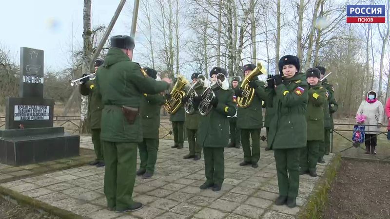 В Палкинском районе перезахоронили шестерых советских солдат