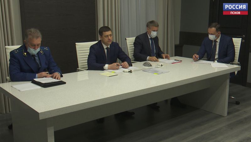 Михаил Ведерников провел прием граждан и поручил отремонтировать улицу
