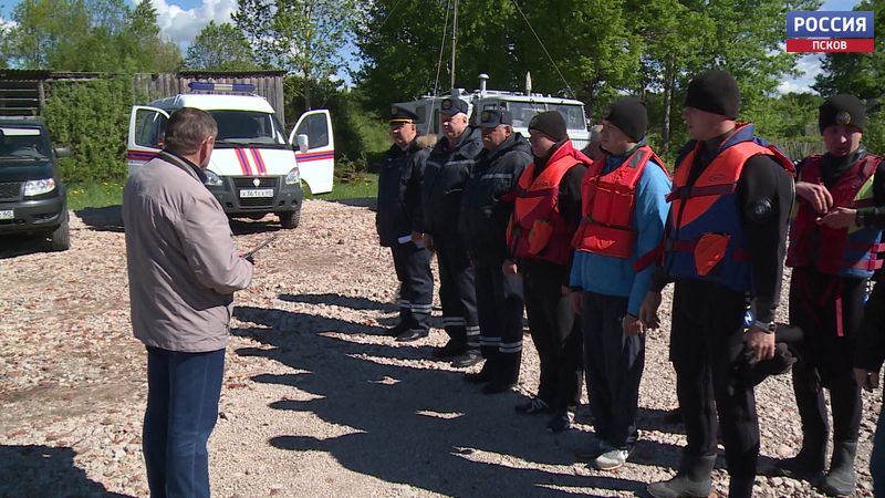 Псковские спасатели проходят учения по ликвидации пожаров и последствий половодья