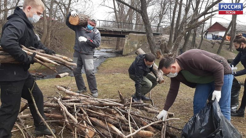 В Пскове идет большой субботник