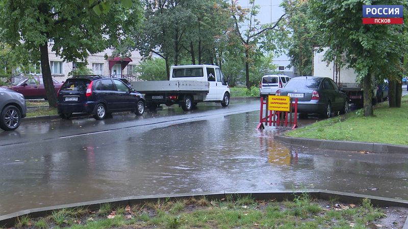 Ливни и грозы пришли в Псковскую область 