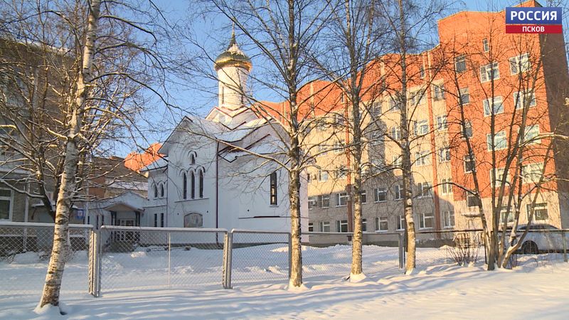 Новые Дома причта при храмах в Пскове, Дно и Острове принимают первых посетителей