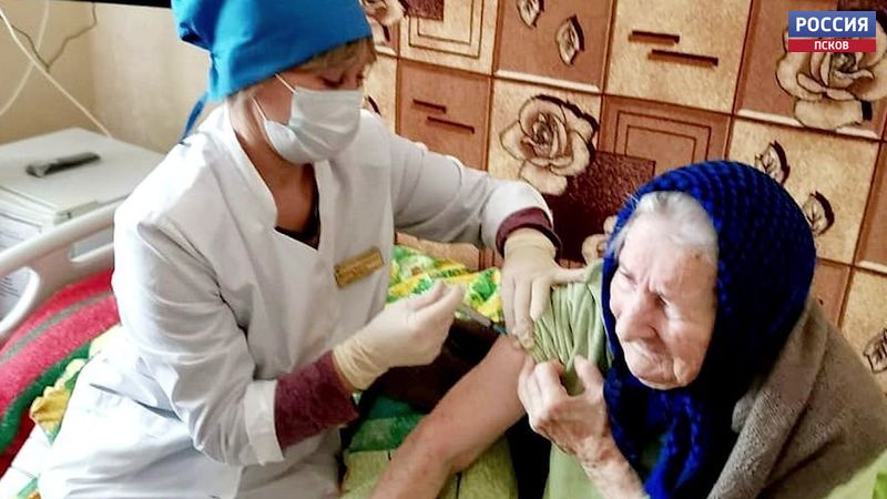 101-летняя жительница Псковской области сделала прививку от коронавируса