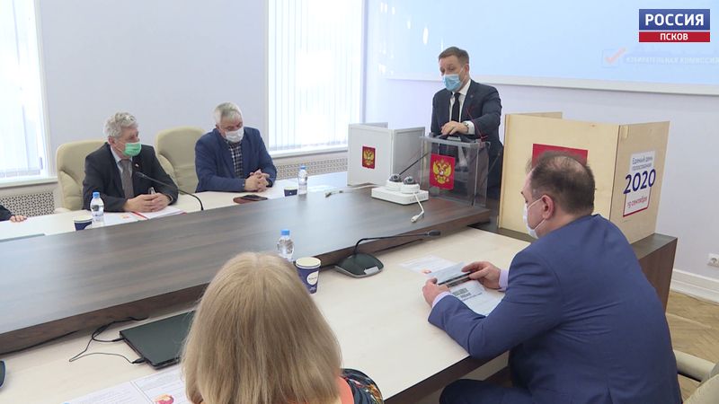 Трехдневное голосование и день тишины в четверг обсудили в Избиркоме Псковской области