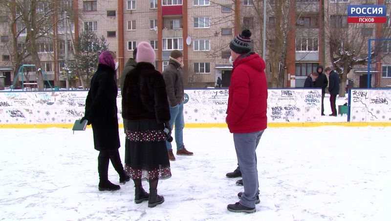 Хулиганы изуродовали каток в Великих Луках