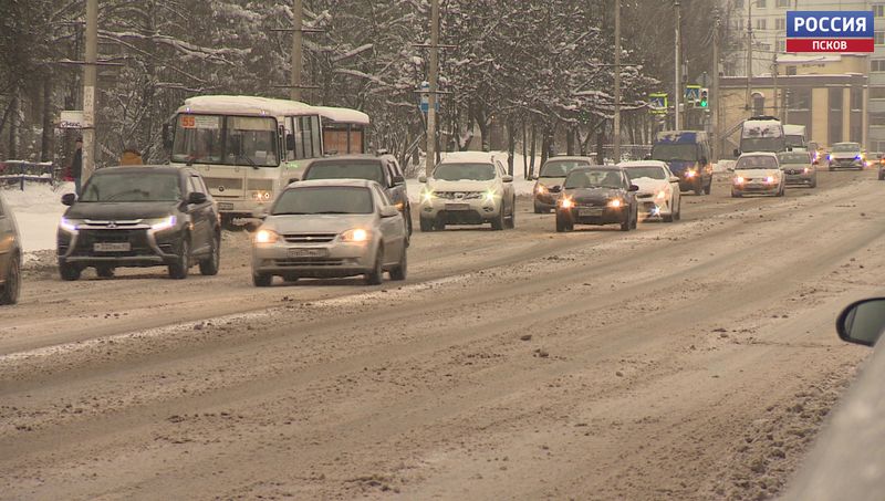 Как псковичи оценивают уборку снега в городе?