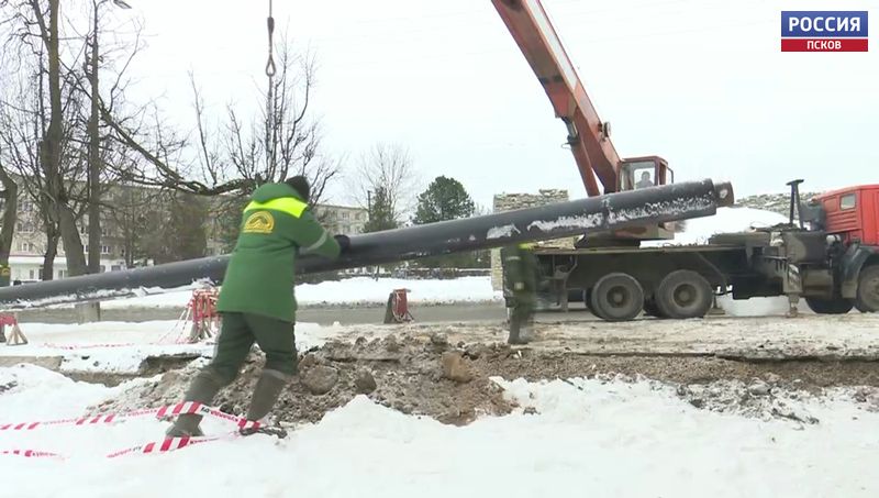 В Пскове на улице Леона Поземского реконструируют теплосети 