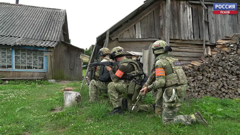 В Пскове росгвардейцы провели антитеррористические учения