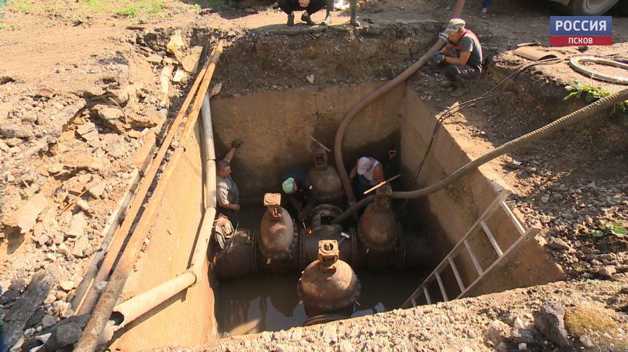 Псковичей больше чем на сутки лишили воды