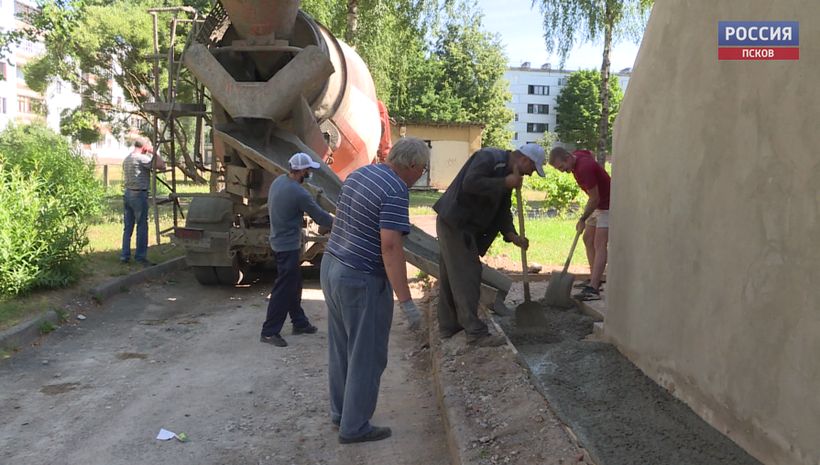 Эвакуационные выходы отремонтировали в детском саду Пскова