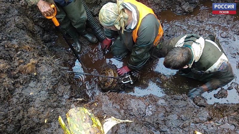 Лейтенантские звезды обнаружили поисковики в одежде сбитого советского лётчика